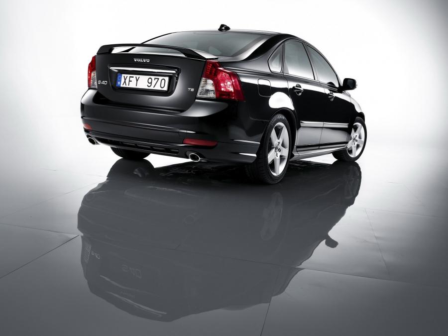  Volvo S40 R-Design 2008 года  (фото 5 из 18)